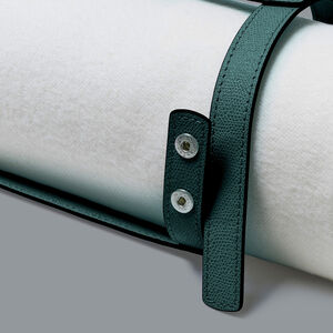 Otello Throw Holder slide 5 Otello Throw Holder