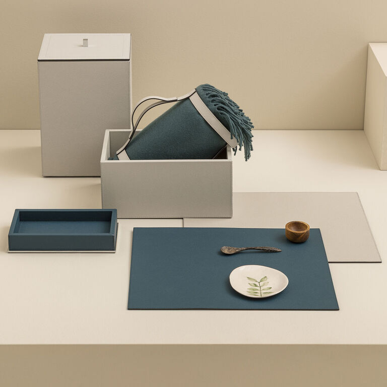 slide 2 Otello Valet Tray