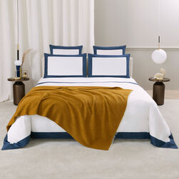 Cashmere Boucl&eacute; Throw