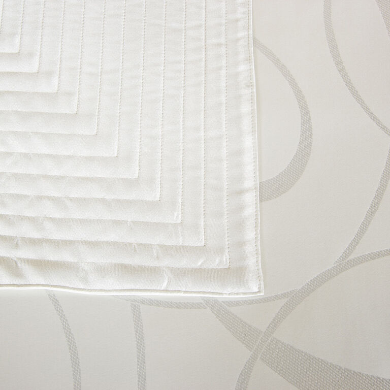 slide 3 Luxury Sparkling Swirl Light Quilt