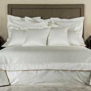 slide 4 Illusione Decorative Pillow Cover