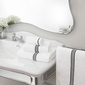 slide 4 Triplo Bourdon Bath Towel
