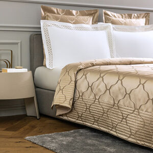 slide 2 Luxury Domes Light Quilt