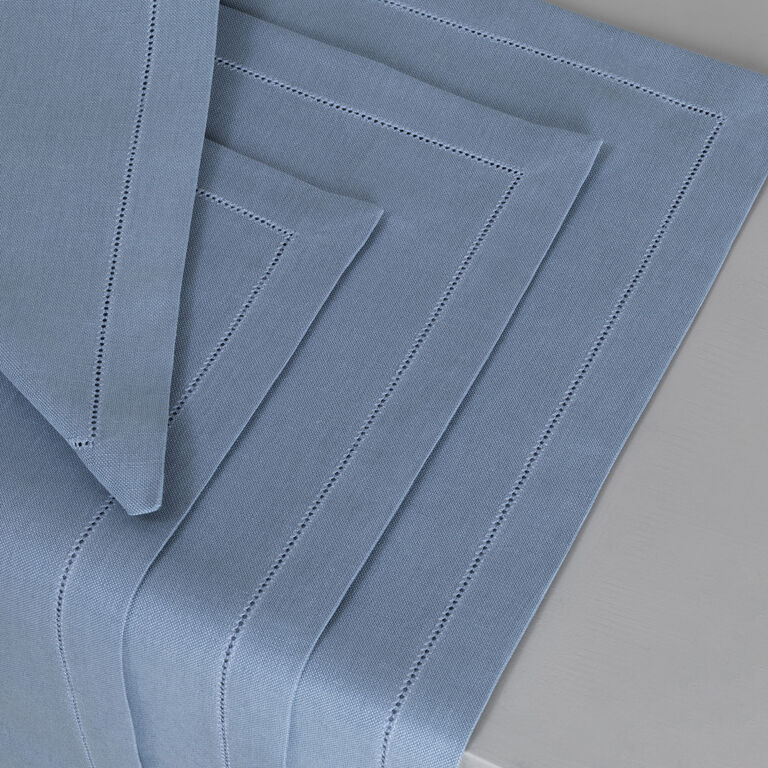 slide 4 Artistry Ajour Napkins Set