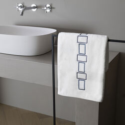 Bold Bicolor Embroidery Bath Towel