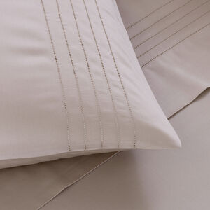 slide 3 Lush Ajour Sheet Set