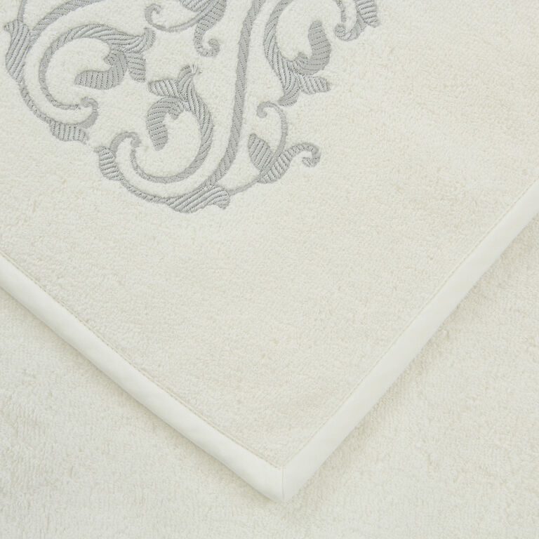 slide 3 Ornate Medallion Embroidered Guest Towel