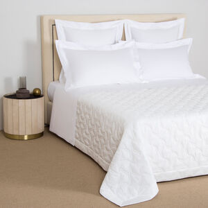 slide 4 Girandole Embroidered Light Quilt