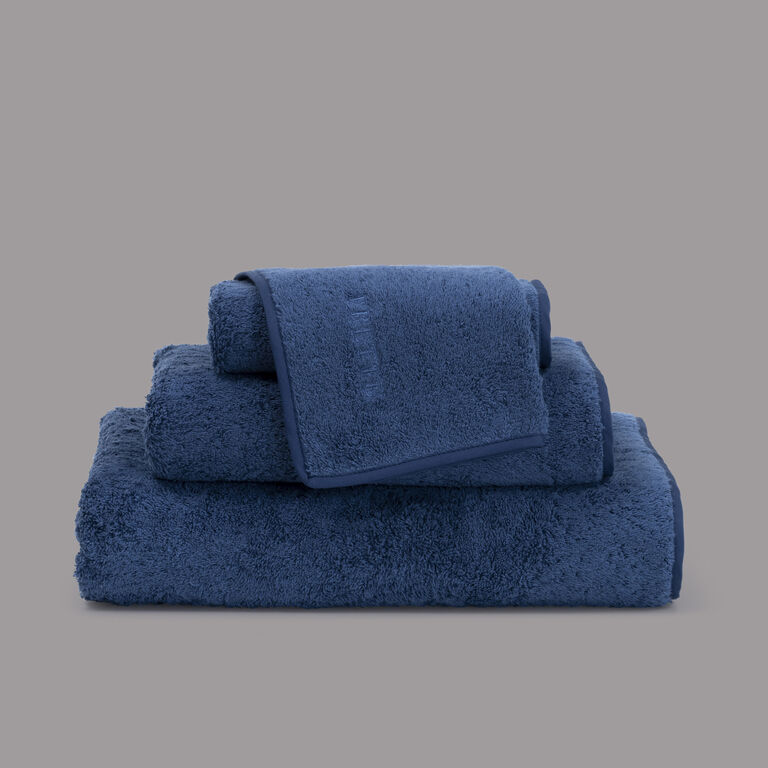 slide 3 Unito Wash Cloth