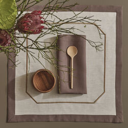 Simposium Embroidery Table Set