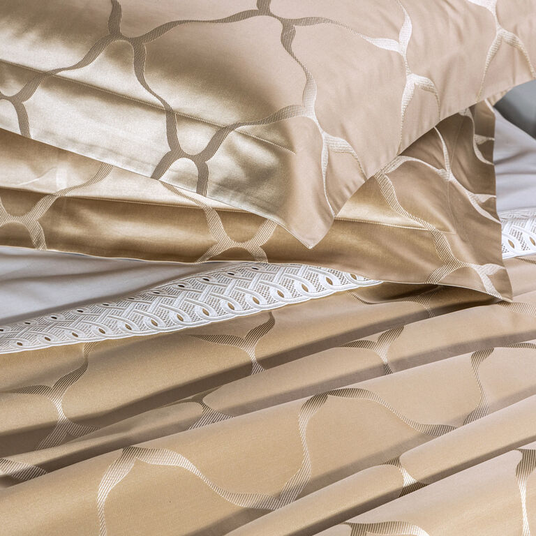 slide 5 Luxury Domes Light Quilt