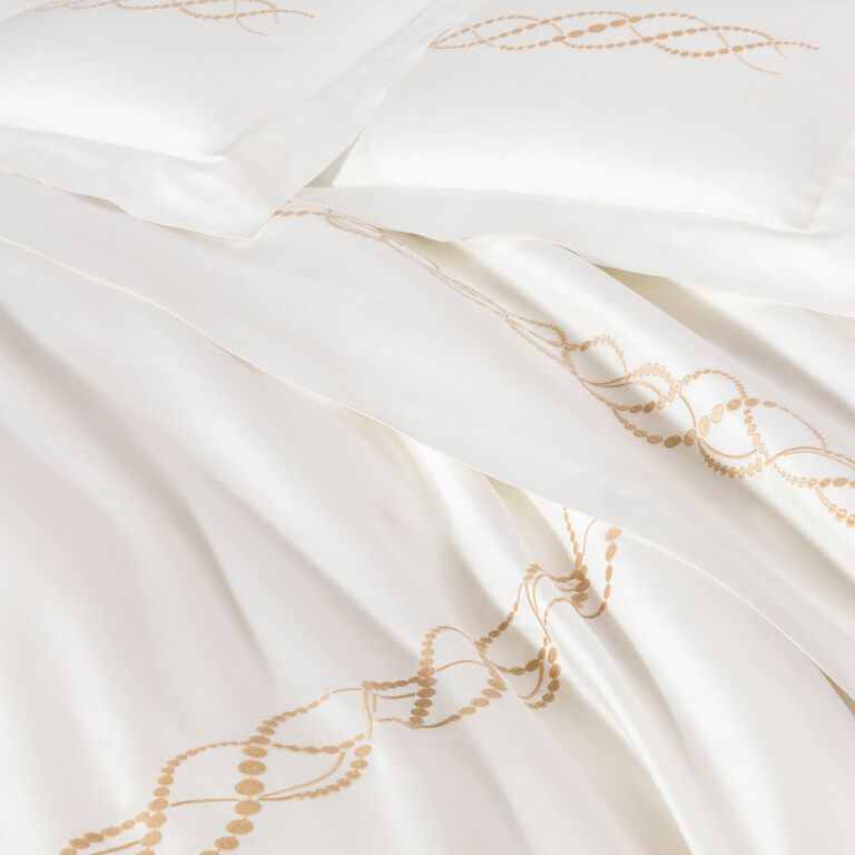slide 4 Pearls Embroidered Duvet Cover Set