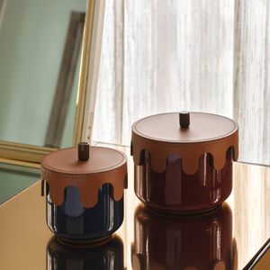 slide 5 Modernism Small Lacquered Pot