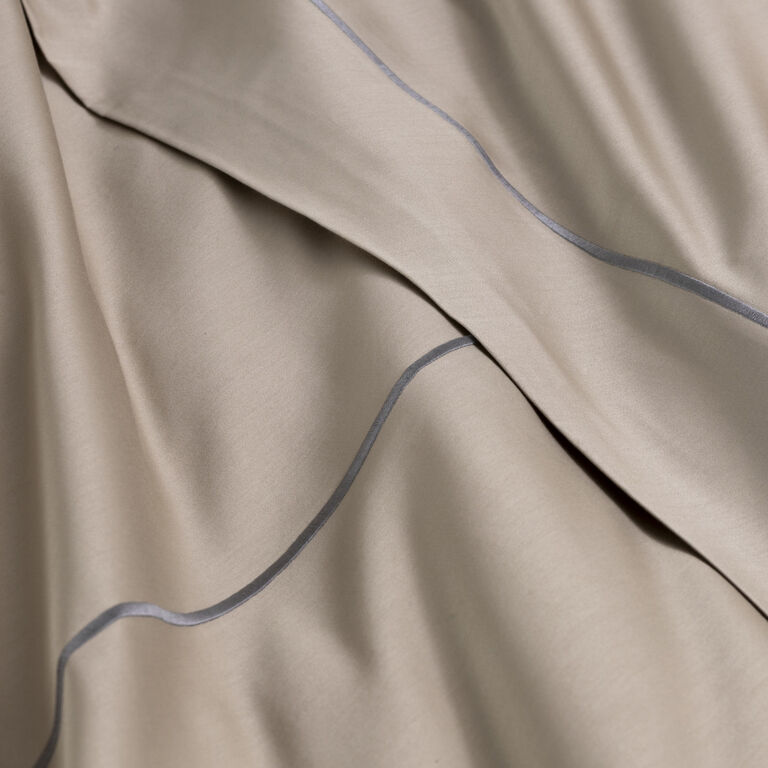 slide 5 Camelia Euro Sham