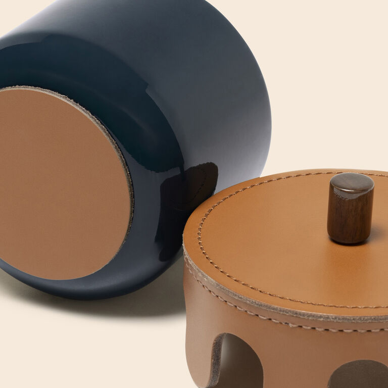 slide 4 Modernism Small Lacquered Pot