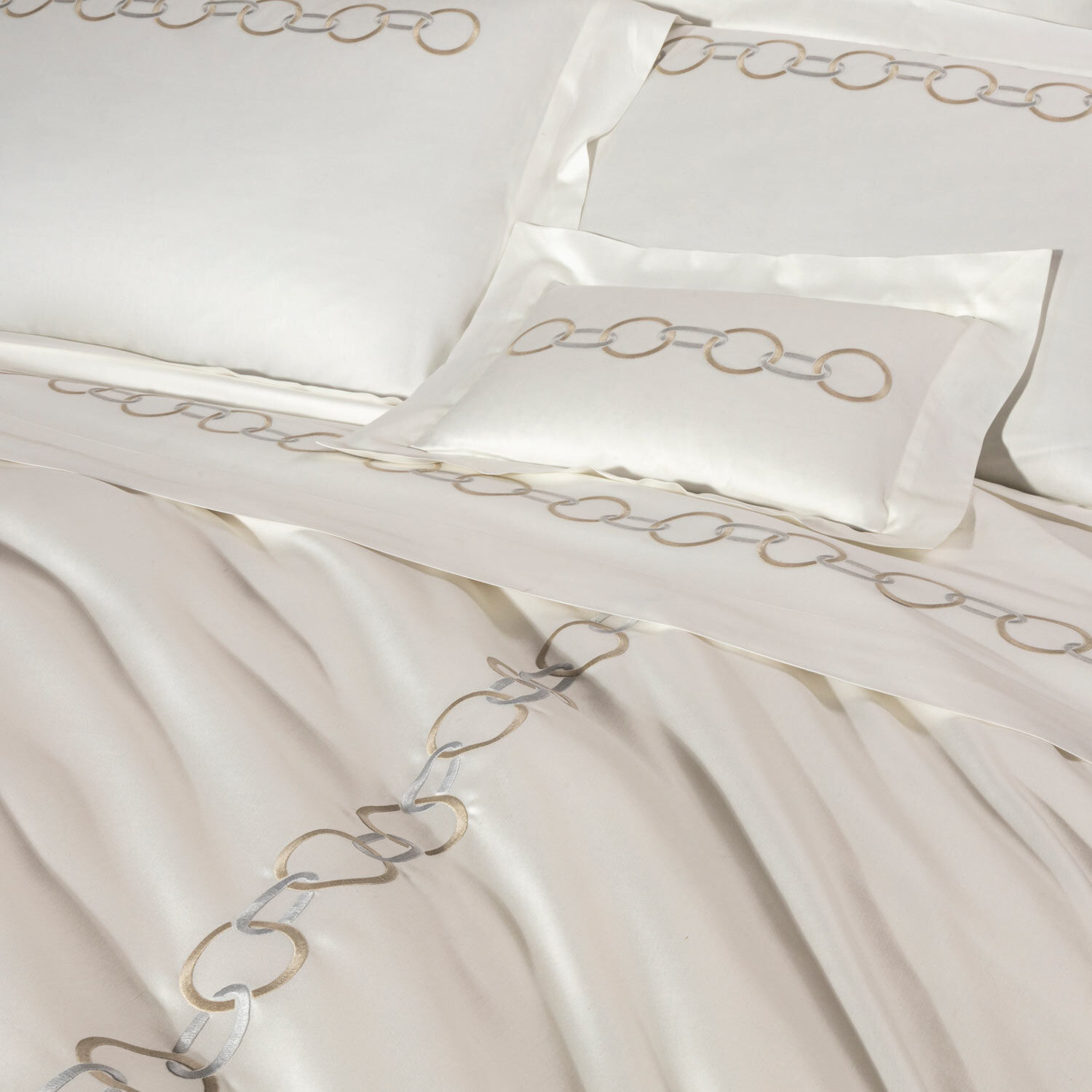 slide 5 Links Embroidered Sheet Set