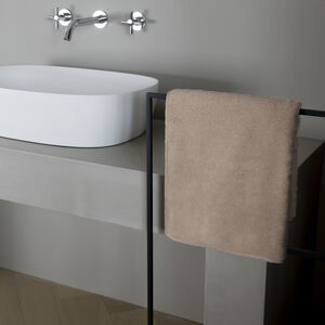 slide 1 Unito Bath Towel