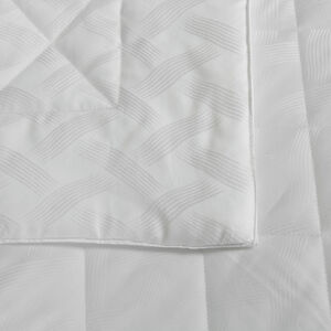 slide 3 Riviera Light Quilt