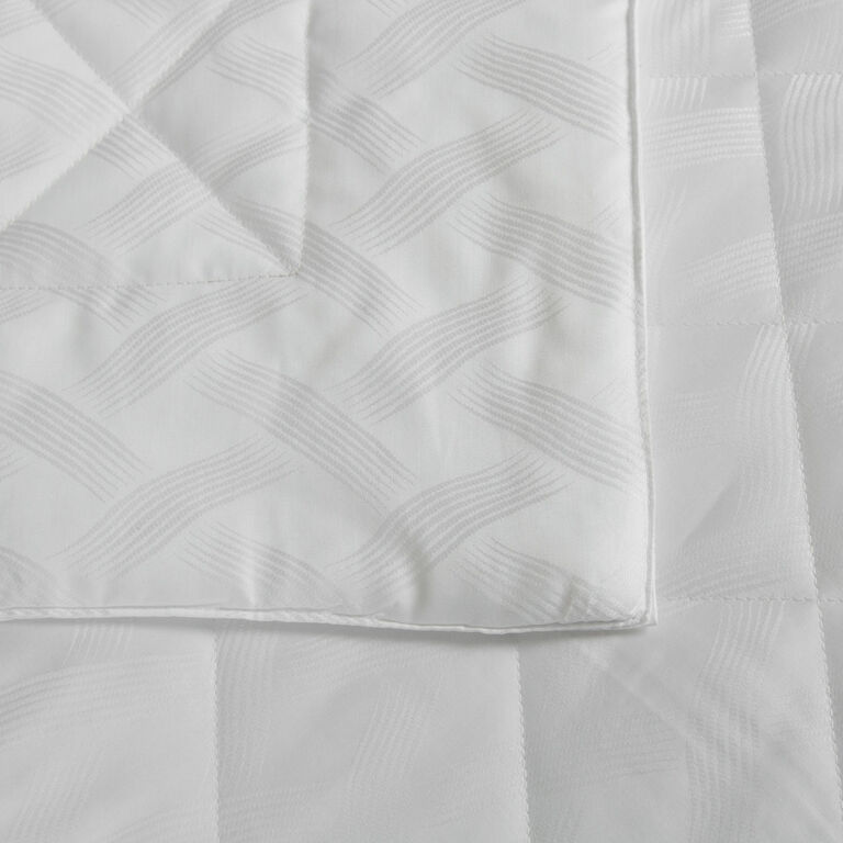 slide 3 Riviera Light Quilt