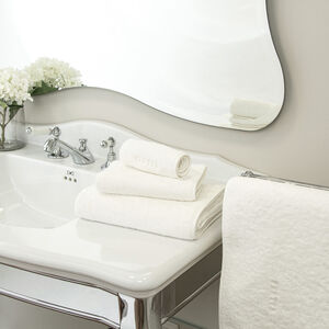 slide 4 Unito Bath Towel
