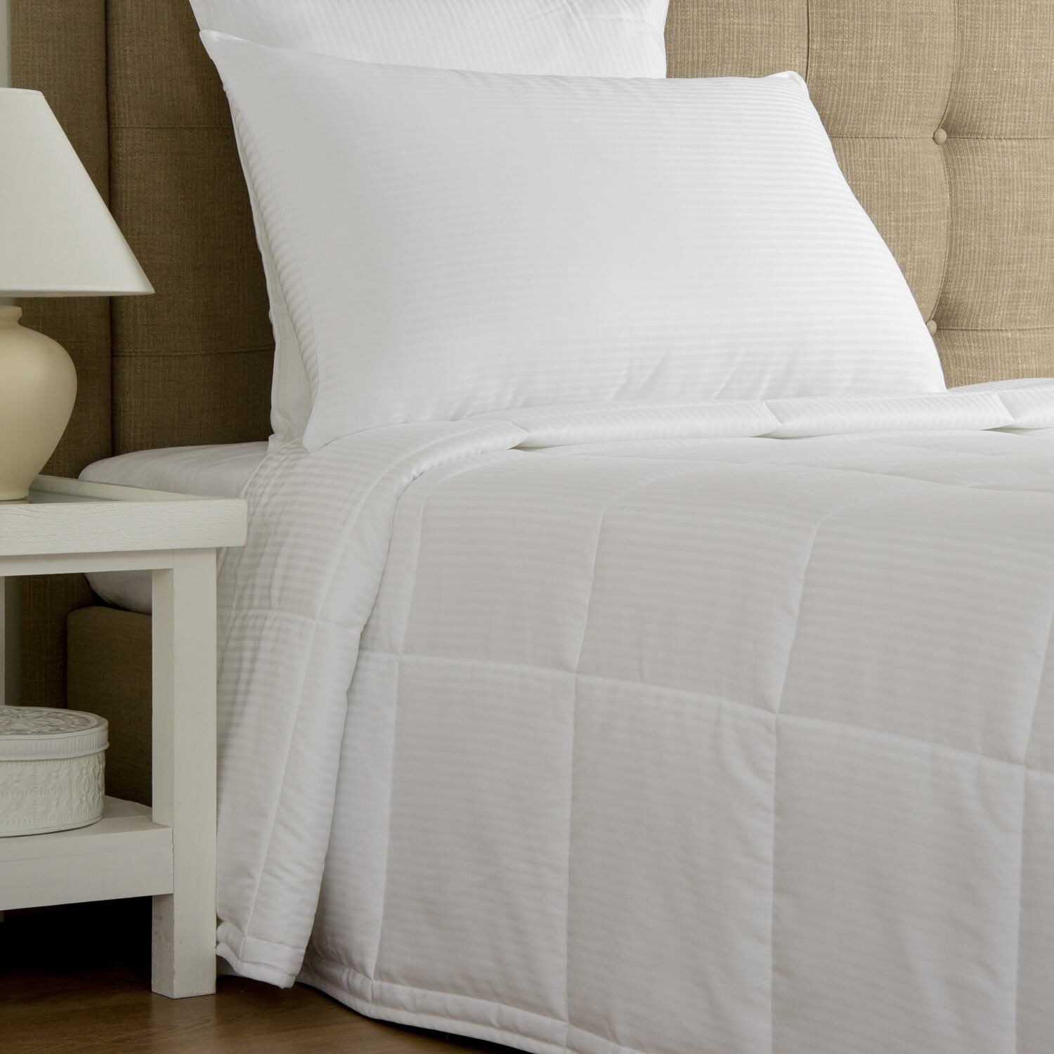 slide 2 Nuvola Medium Down Alternative Comforter