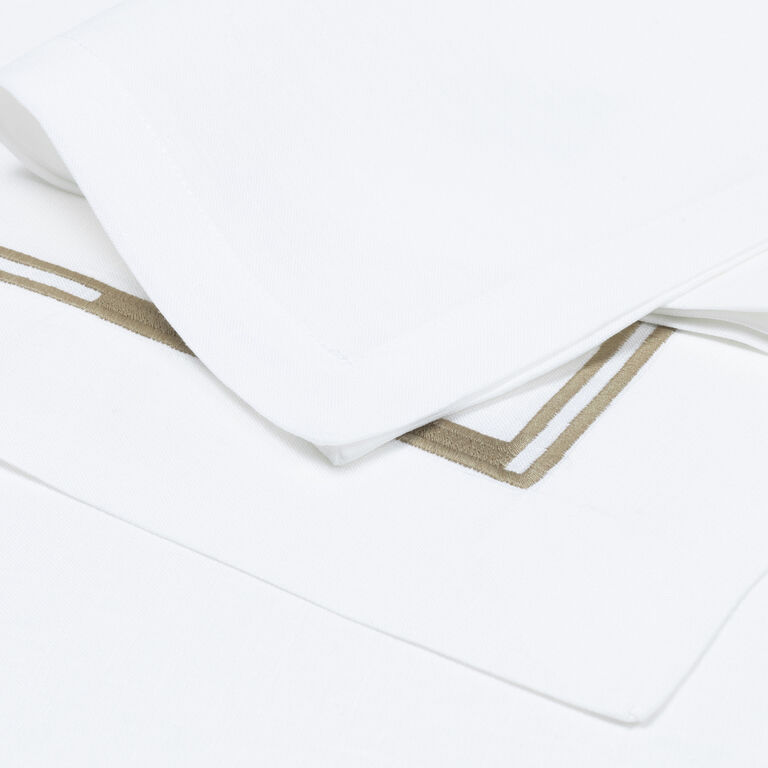 slide 4 Edgeline Placemats and Napkins Set