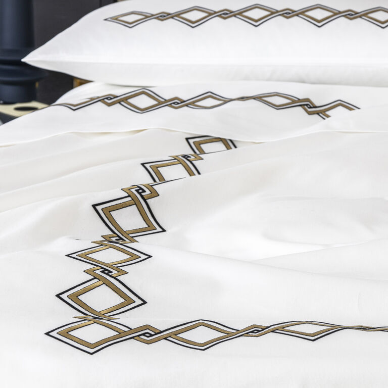 slide 5 Twist Embroidery Duvet Cover