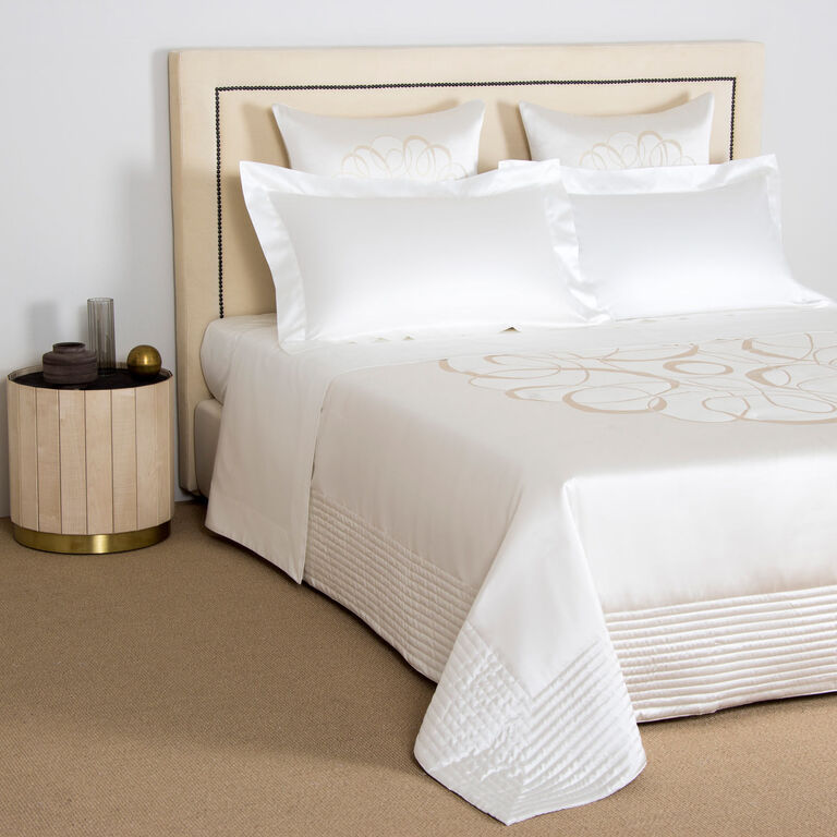 slide 4 Luxury Sparkling Swirl Light Quilt