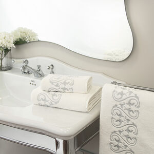 Ornate Medallion Embroidered Guest Towel slide 4 Ornate Medallion Embroidered Guest Towel