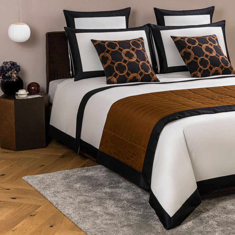 slide 4 Luxury Chains Decorative Pillow Cover