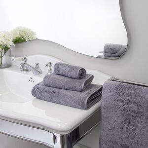 slide 4 Unito Bath Towel