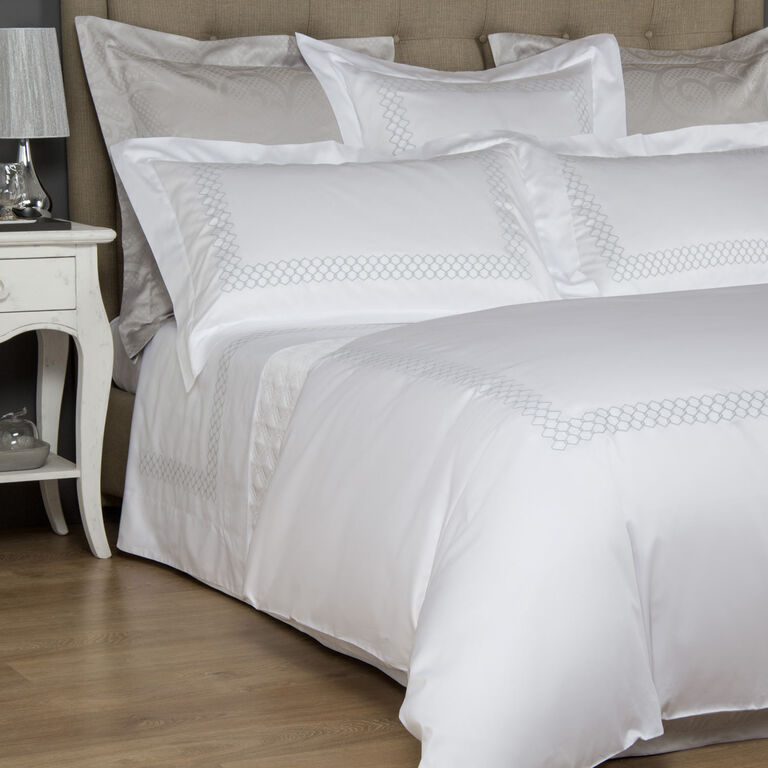 slide 5 Incantesimo Embroidered Sheet Set