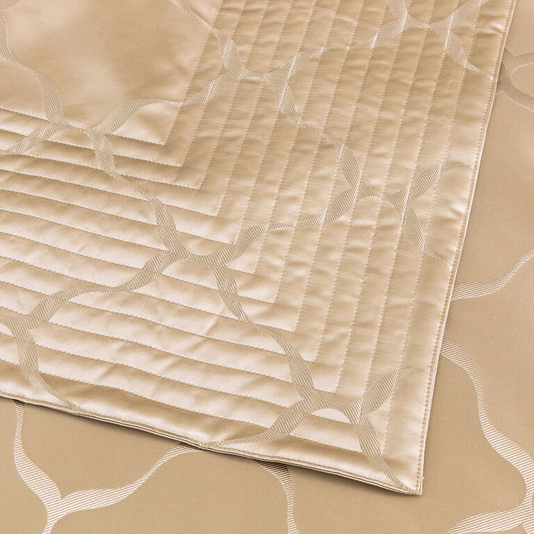 slide 3 Luxury Domes Light Quilt