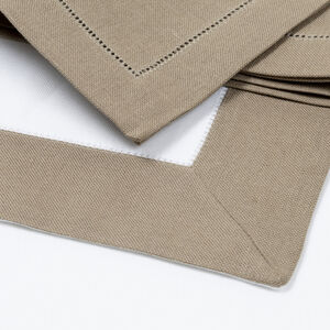 slide 4 Artistry Ajour Placemats and Napkins Set