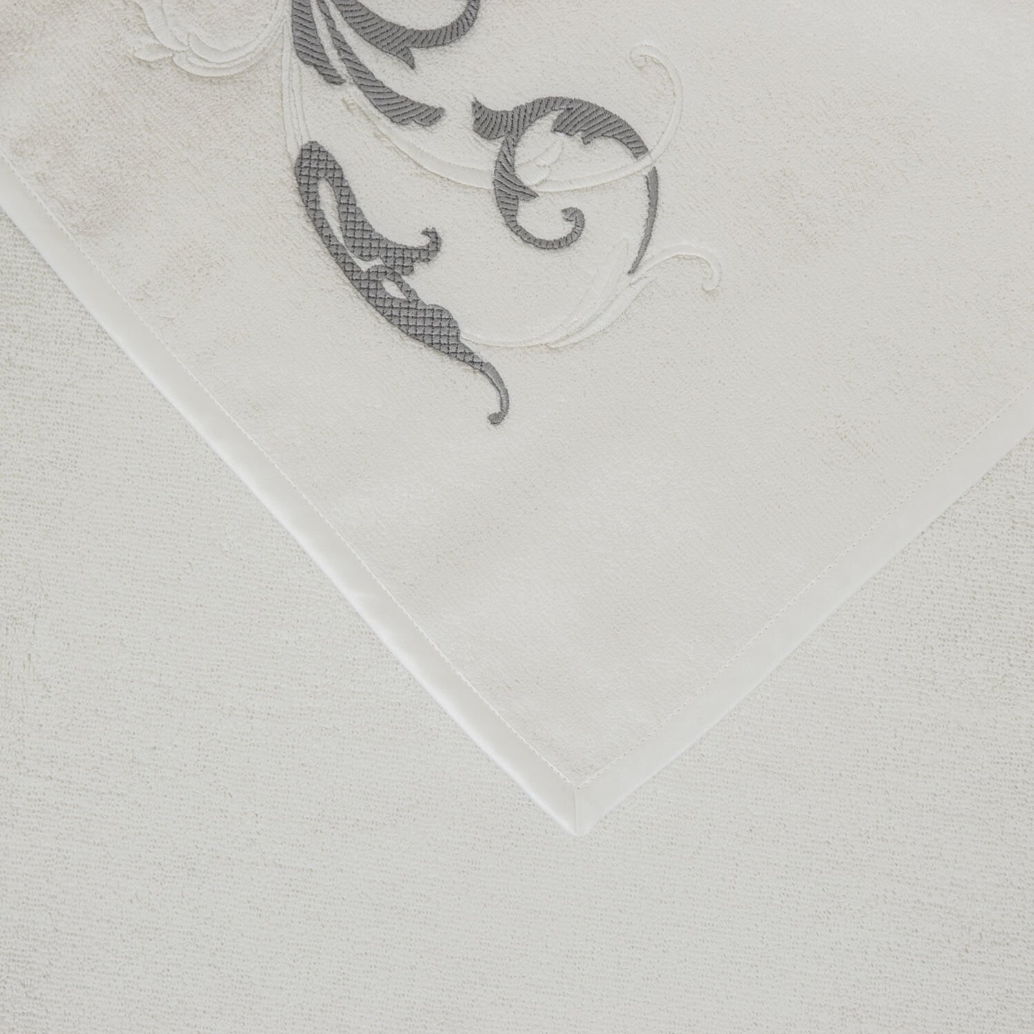 Tracery Embroidered Bath Sheet