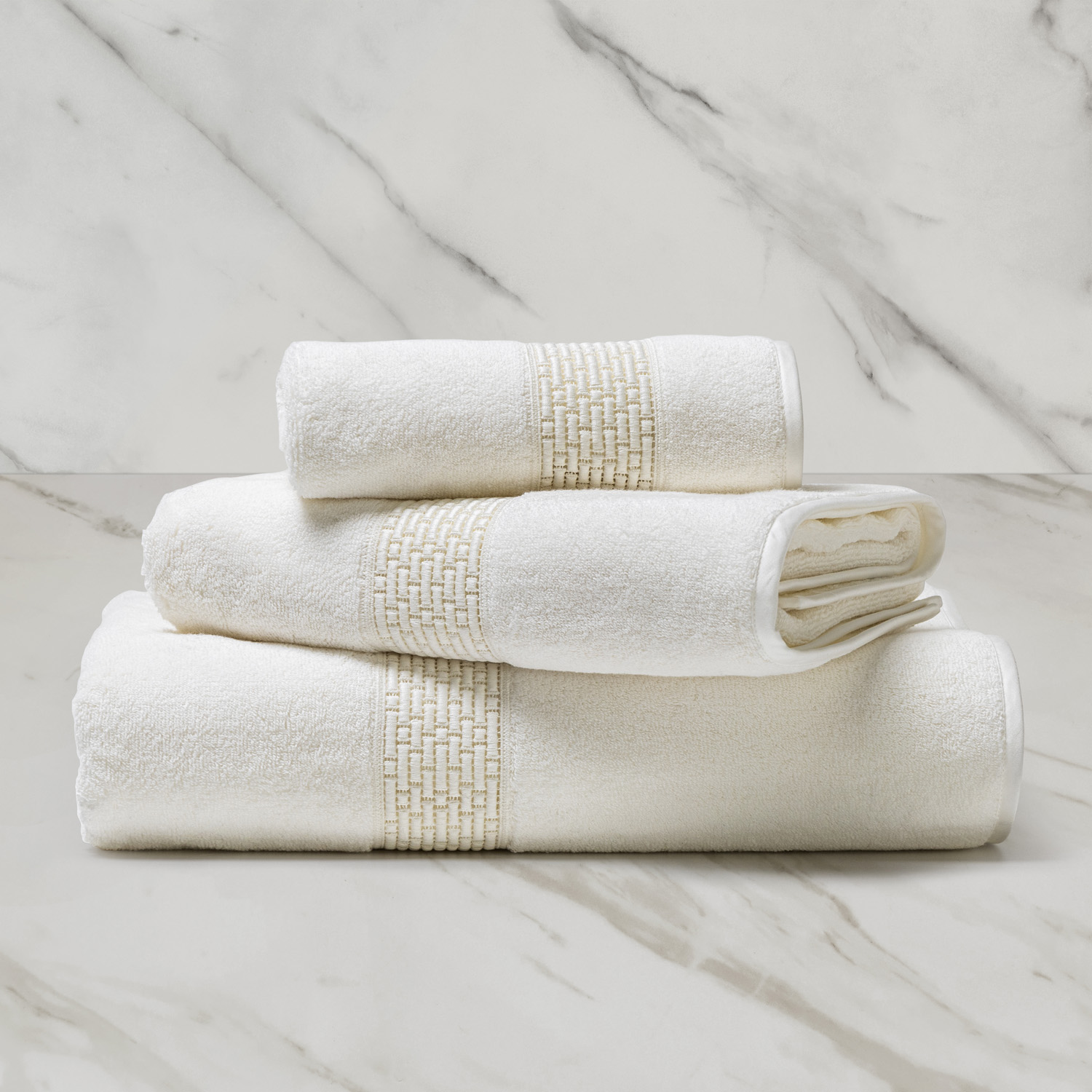 Affinity Lace Bath Towel Frette