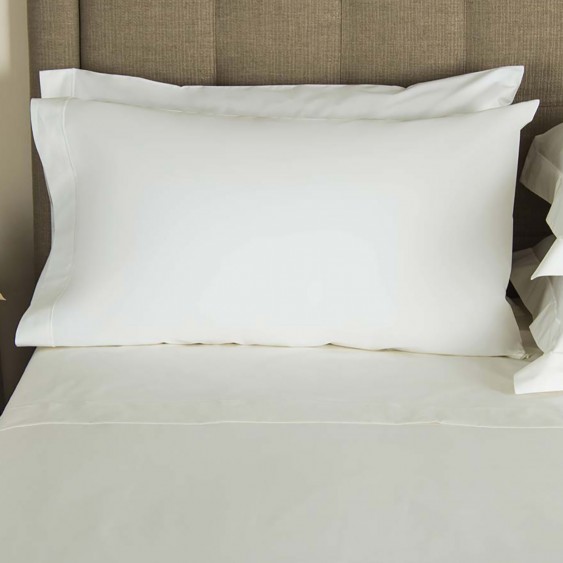 One Bourdon Pillowcase Set Frette