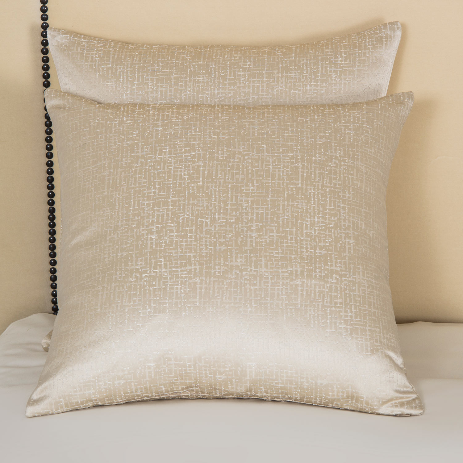 Luxury Glowing Weave Decorative Pillow Frette