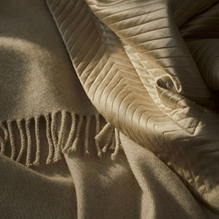 Light Quilts & Bedspreads
